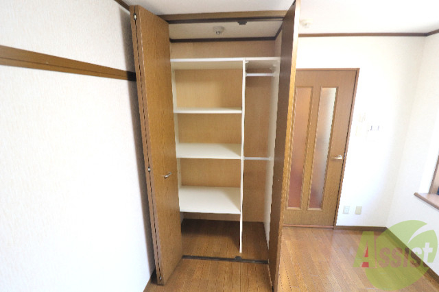 収納　棚のついたクローゼットで収納しやすいです！