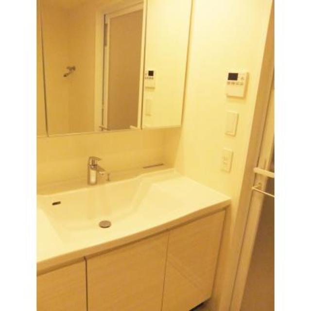 洗面設備　※写真は同タイプ住戸です。