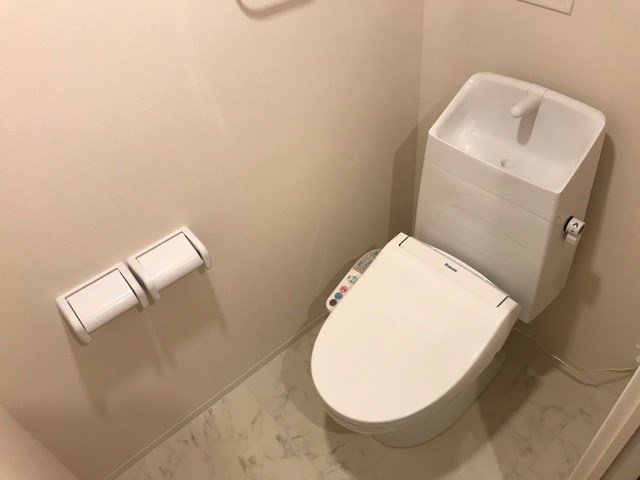 トイレ　シャワー付きの綺麗なトイレです。