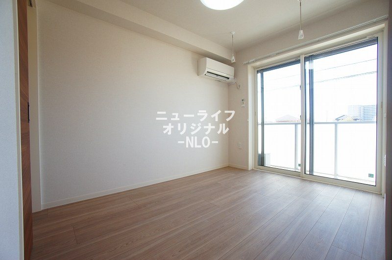 その他部屋・スペース　自然光が心地よい洋室5帖
