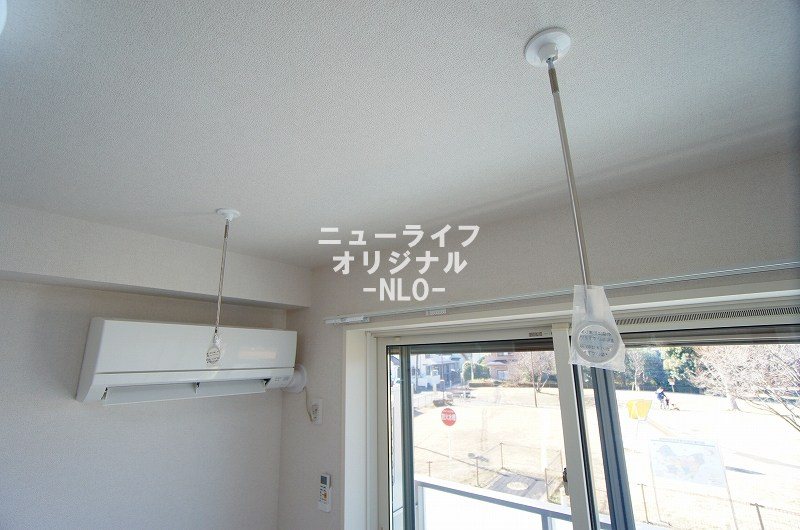 その他設備　雨の日や花粉の時期のお洗濯に欠かせない室内物干付き♪