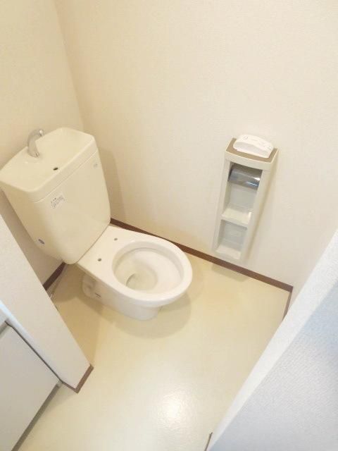 トイレ　★すいません、まだリフォーム途中なのでフタが無いんですけど★