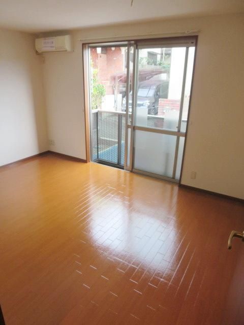 居室・リビング　★洋室も広くて新しいんです★