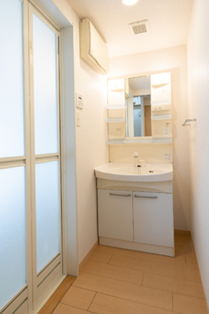 洗面設備　※写真は同タイプ住戸です。