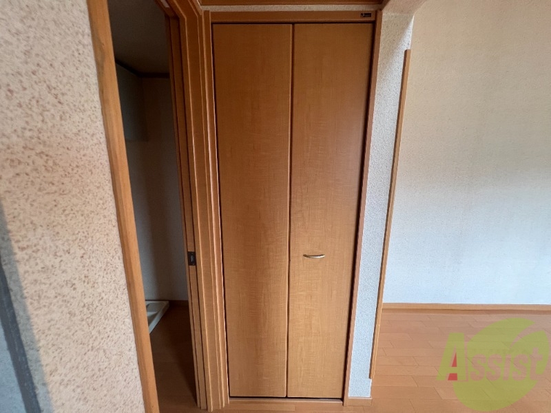収納　収納はこちらのクローゼットをお使いください。