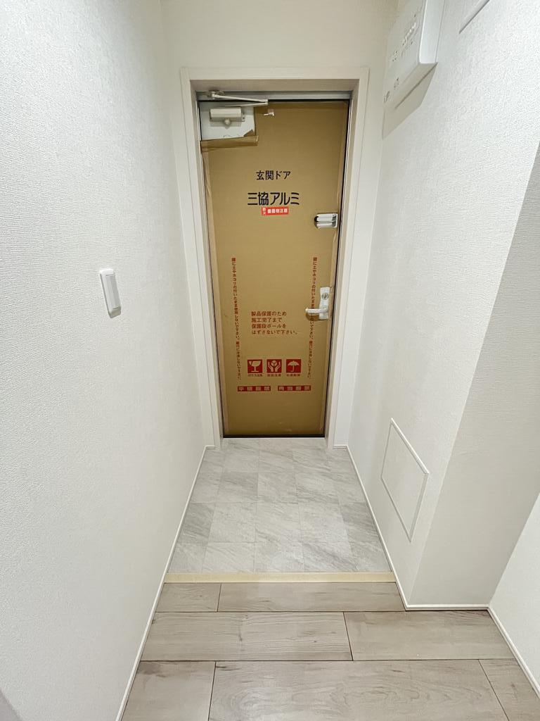玄関　同タイプ同モデルを使用