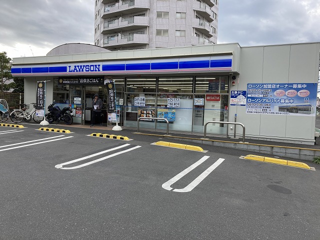 コンビニ　ローソン片瀬海岸一丁目店（コンビニ）まで82m
