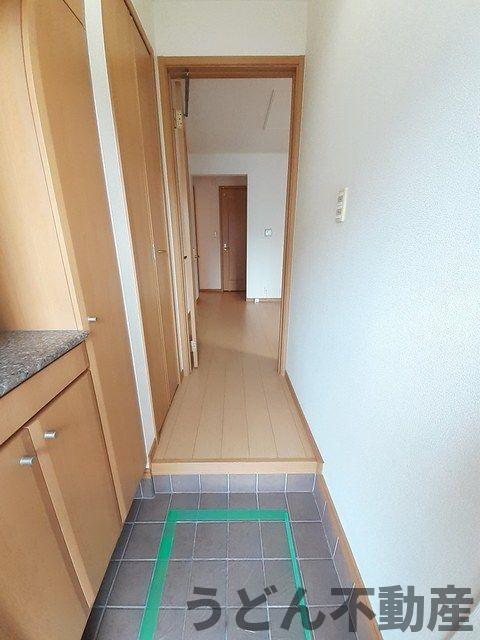 玄関　うどん県のお部屋探しはうどん不動産へ うどんちゃんとLINE