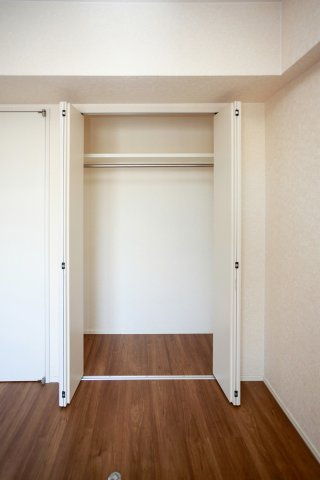 収納　別号室のもの（反転タイプ）になります。現状優先。