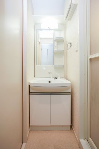 洗面設備　別号室のもの（反転タイプ）になります。現状優先。