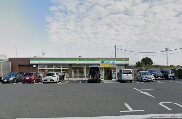 コンビニ　ファミリーマート早渕二丁目店（コンビニ）まで814m