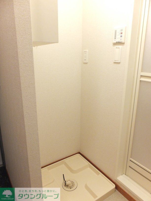 その他　洗濯機置き場で使い易くバスルーム横です