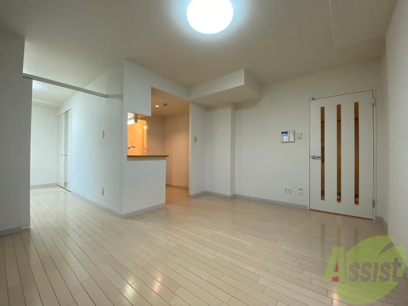 居室・リビング　広くてキレイなお部屋が広がっていて、充実した生活が送れそう。