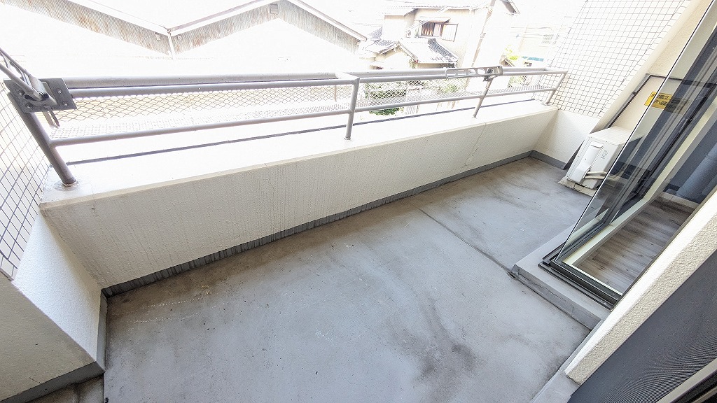 バルコニー　室内は現況を優先します