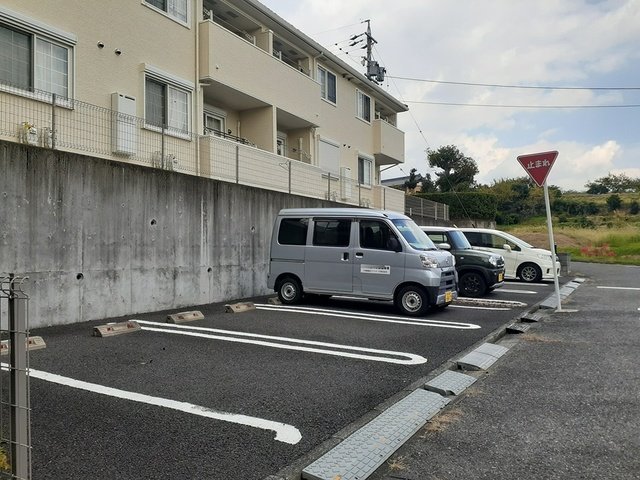駐車場　車をお持ちの方に嬉しい駐車場付きの物件です
