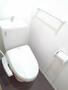 トイレ　落ち着いた色調のトイレです