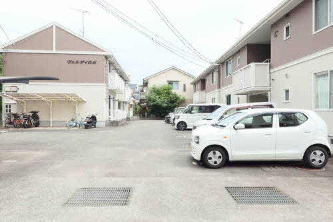 駐車場　駐車場