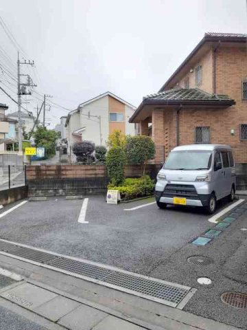 駐車場　駐車場に車を止められます