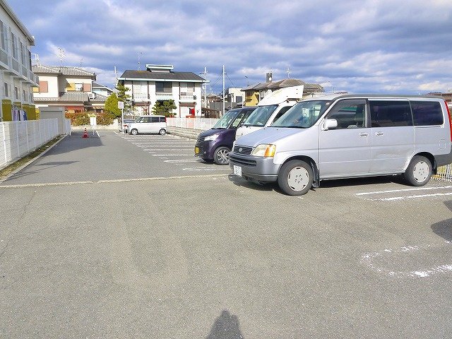 駐車場　駐車場に車を止められます
