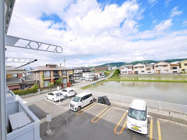 バルコニー　外からの目が気にならないバルコニーで洗濯物が干せます