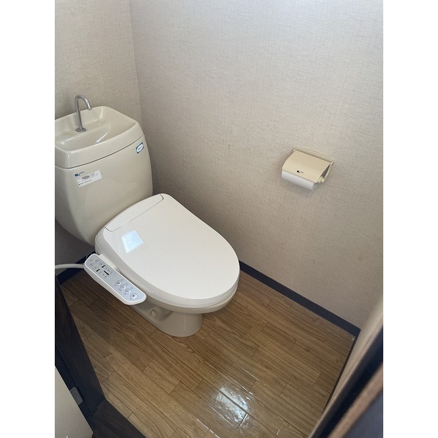 トイレ　温水洗浄便座