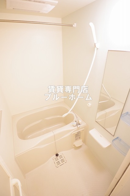 バス・シャワールーム　浴室乾燥付きバス！