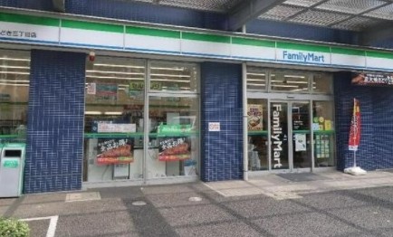 コンビニ　ファミリーマート勝どき三丁目店（コンビニ）まで57m