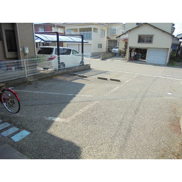 駐車場　敷地内駐車場
