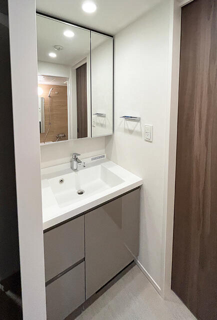 洗面設備　※写真は同タイプ住戸です。