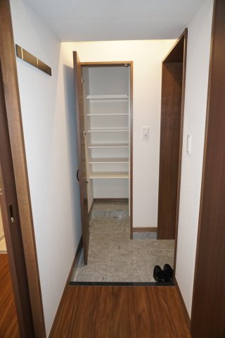 玄関　靴収納も十分です