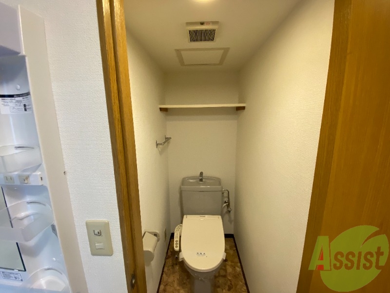 トイレ　トイレにはもちろんウォシュレットが備え付け
