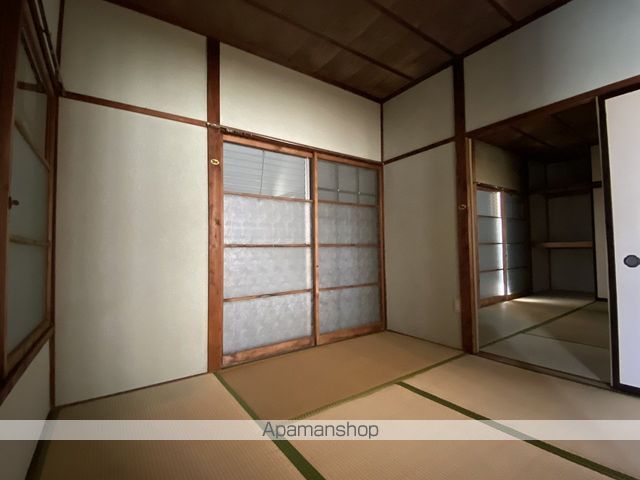 恩地町貸家の居間写真