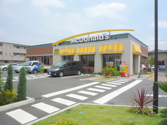 飲食店　マクドナルド足立六町店（飲食店）まで691m
