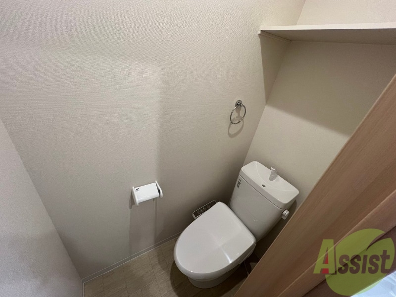 トイレ　トイレは温水洗浄便座付です。快適に過ごせそうです。