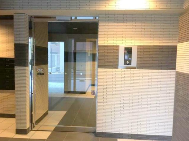 エントランス　クラリッサ横浜阪東橋