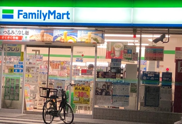 コンビニ　ファミリーマート 三郷戸ヶ崎店（コンビニ）まで787m