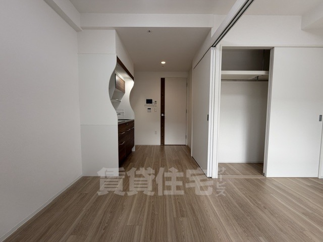 地下鉄御堂筋線 新大阪駅 徒歩9分 13階建 築2年の居間写真