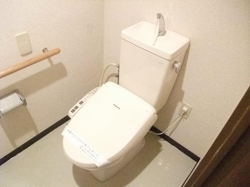 トイレ　温水洗浄便座