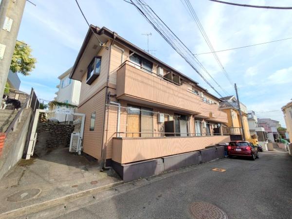 建物外観　周辺は閑静な住宅街
