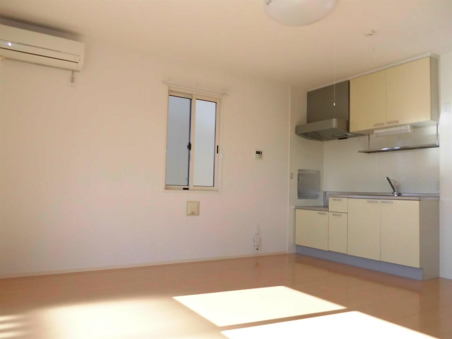 居室・リビング　角部屋で二面採光☆１０帖の明るいリビング