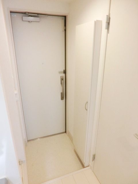 玄関　玄関にはシューズボックスがあります