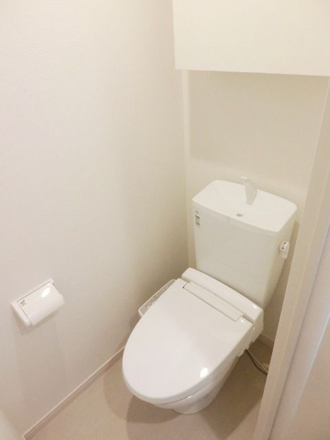 トイレ　温水洗浄便座付きのトイレです