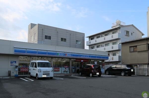 コンビニ　ローソン徳島大和町店（コンビニ）まで596m