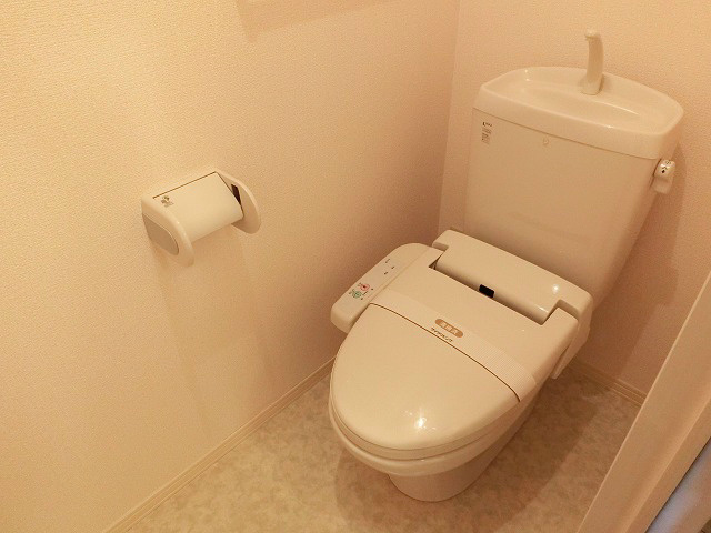 トイレ　ウォシュレットつき