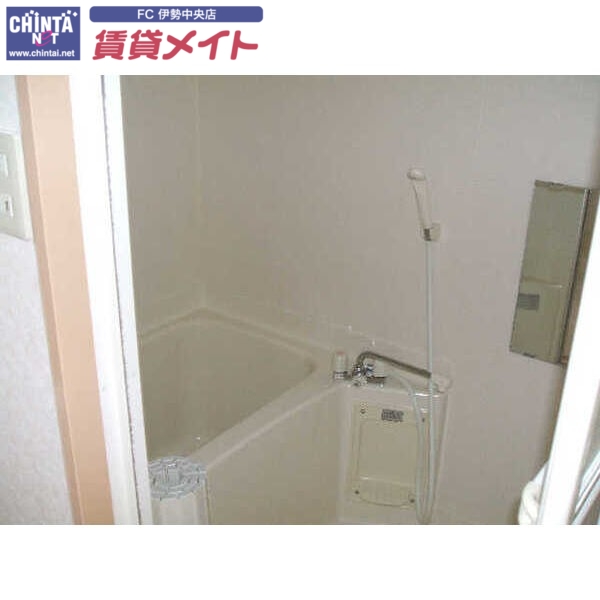 バス・シャワールーム　同建物別部屋写真です