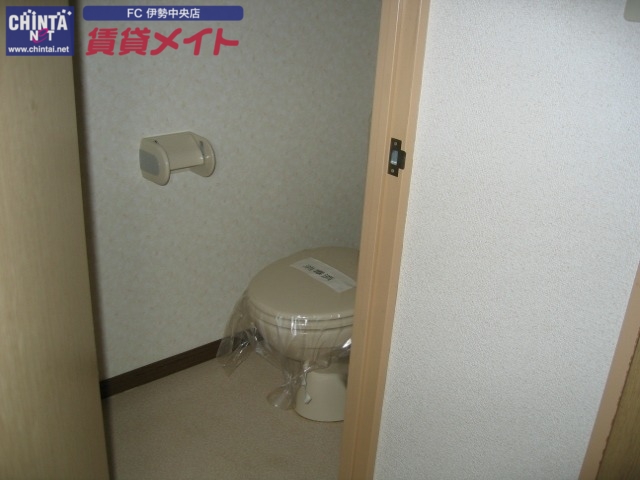 トイレ　同建物別部屋写真です
