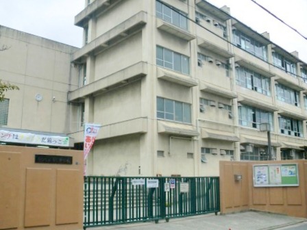 中学校　錦中学校（中学校）まで580m
