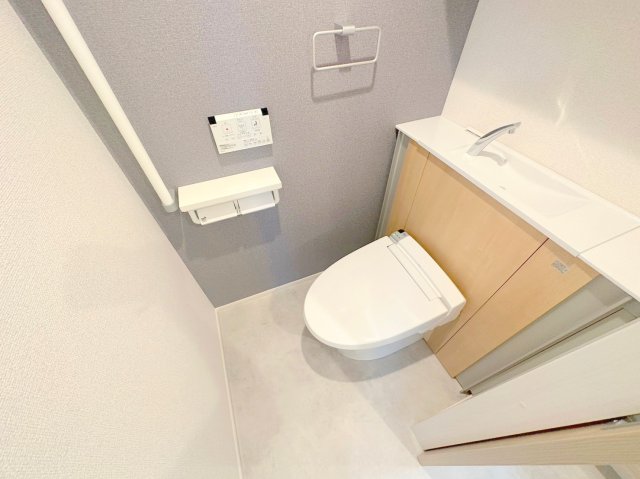 トイレ　綺麗なトイレにはウォシュレット標準装備です。