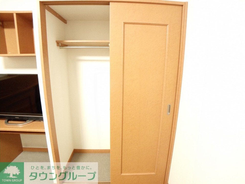 その他部屋・スペース　1階はフローリング、2階はじゅうたんです。