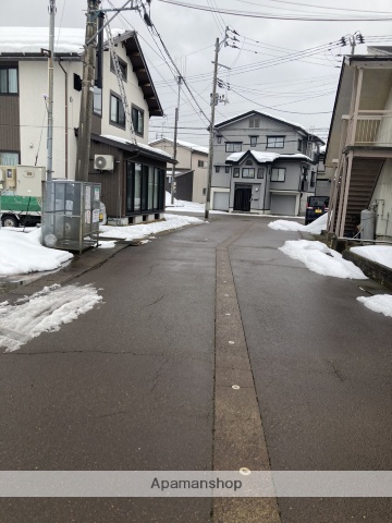その他　前面道路（その他）まで0m